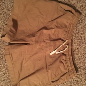 Small 5.5” inseam khaki drawstring chubbies
